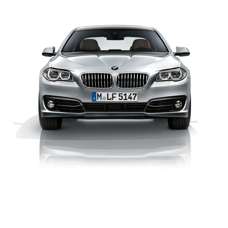  BMW 535i Sedan Luxury Line (F10) 2013 года  (фото 2 из 40)